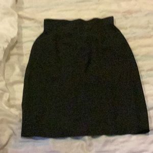 Ann Klein 11 Petite 10 Skirt Black 100% Silk Lined Skirt Pinch Waist.